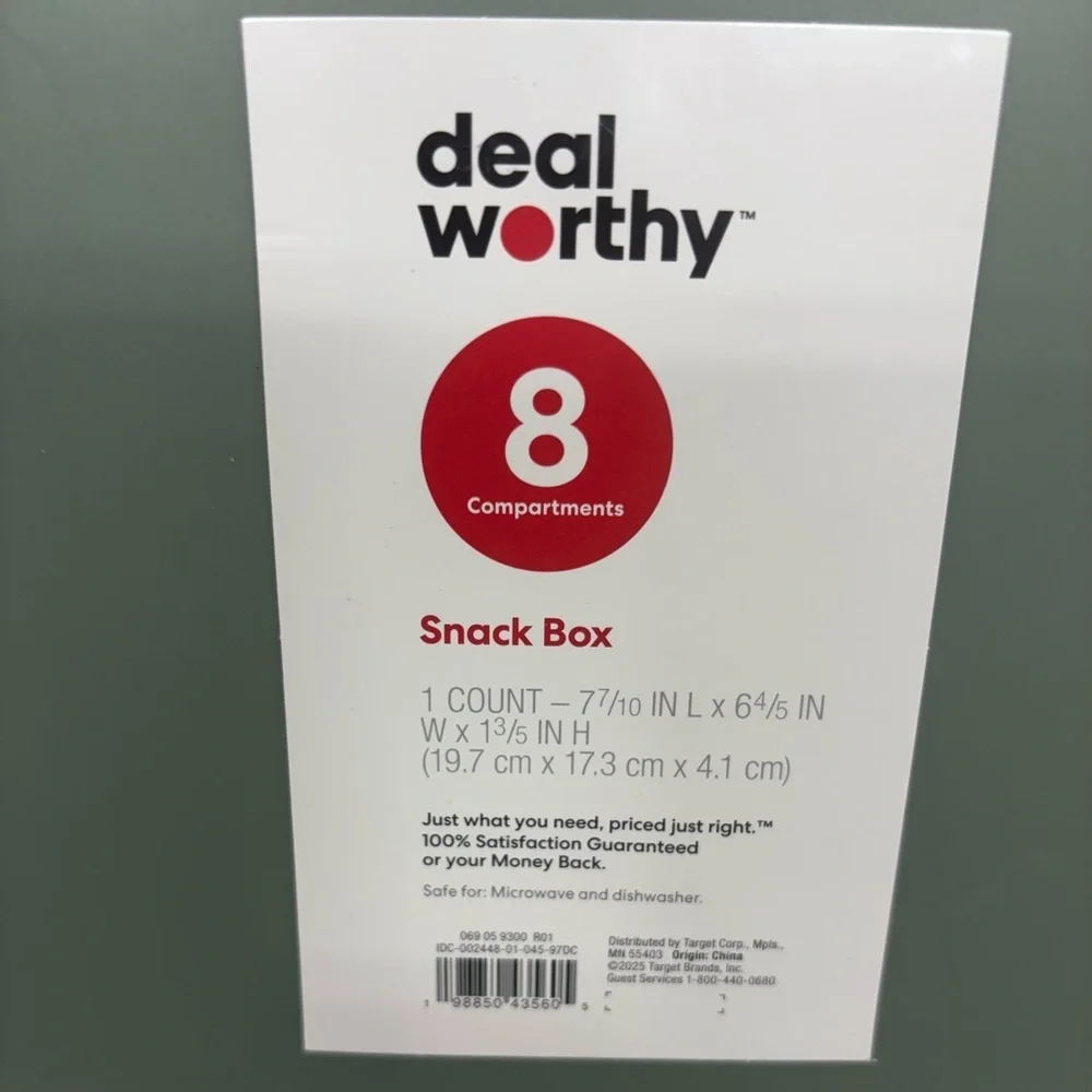 New Target DealWorthy Snack Box with 8 compartments green lunch or snack box